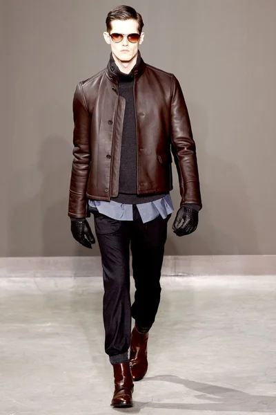 Look 25
